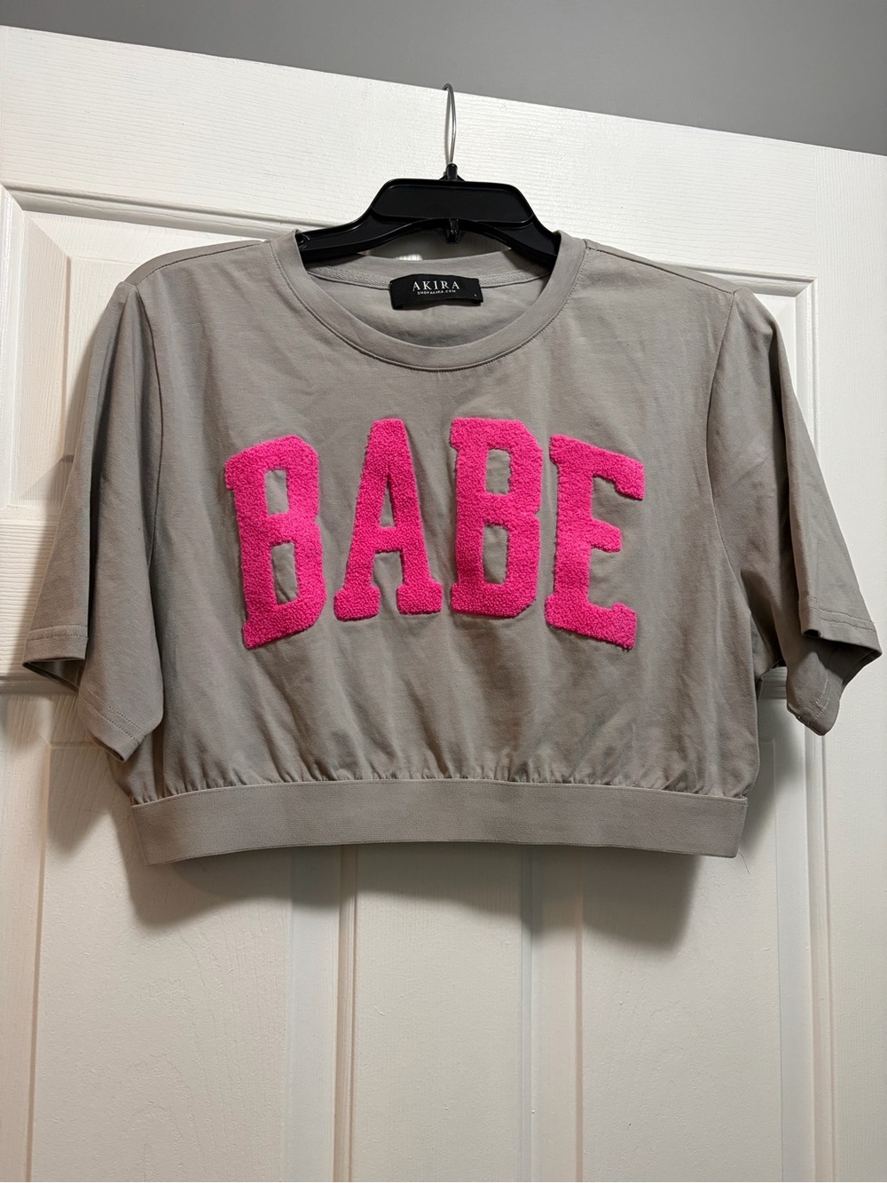 AKIRA Taupe Cropped Tee with Hot Pink 'BABE' Chenille